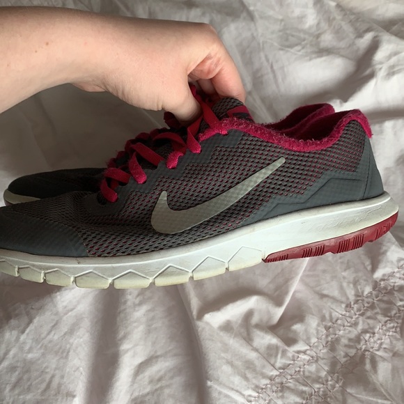 70% off Nike Kids Shoes - Picture 3 of 6